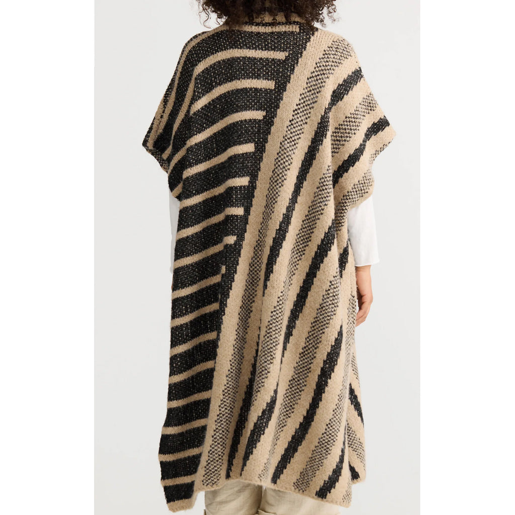 Knit Cape Mirador - Black & Cedar Stripe