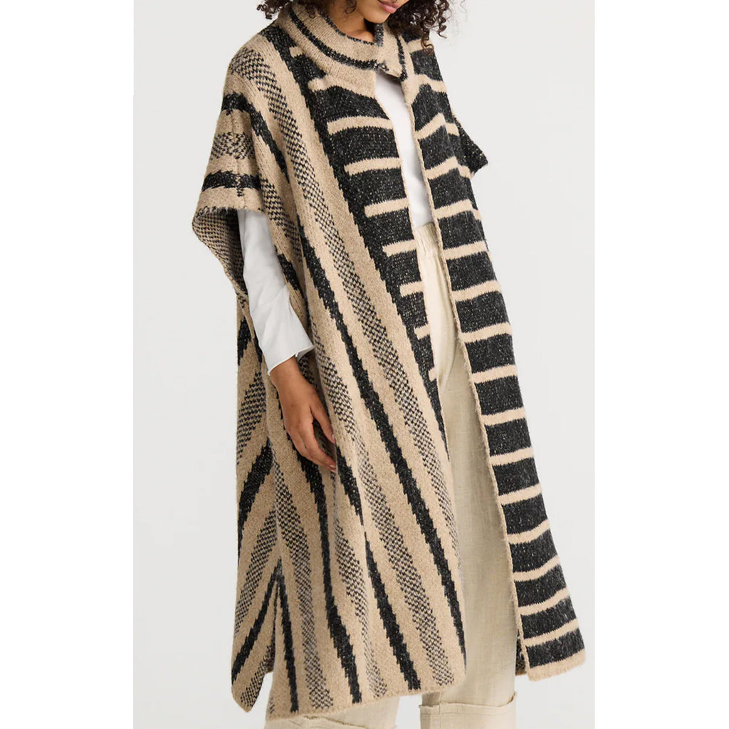 Knit Cape Mirador - Black & Cedar Stripe