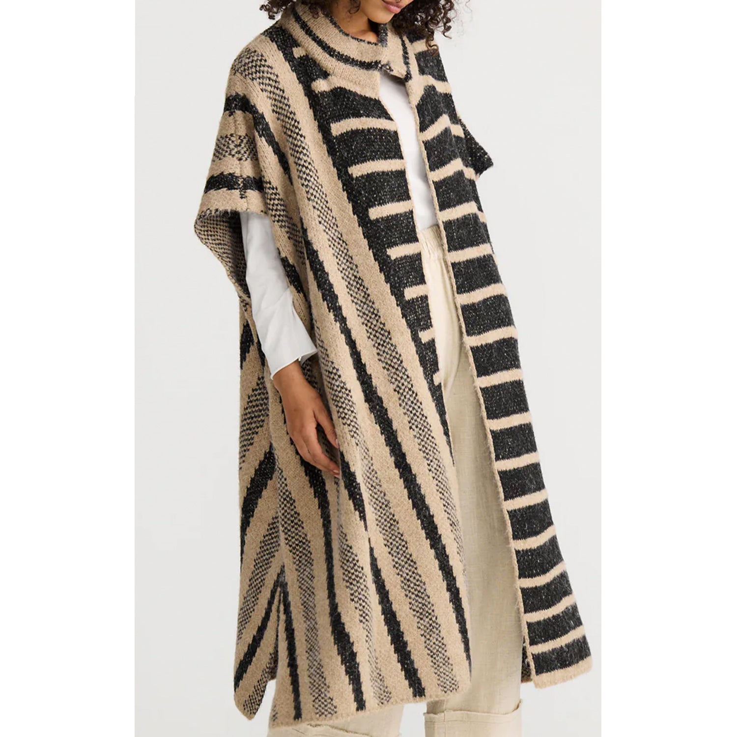 Knit Cape Mirador - Black & Cedar Stripe