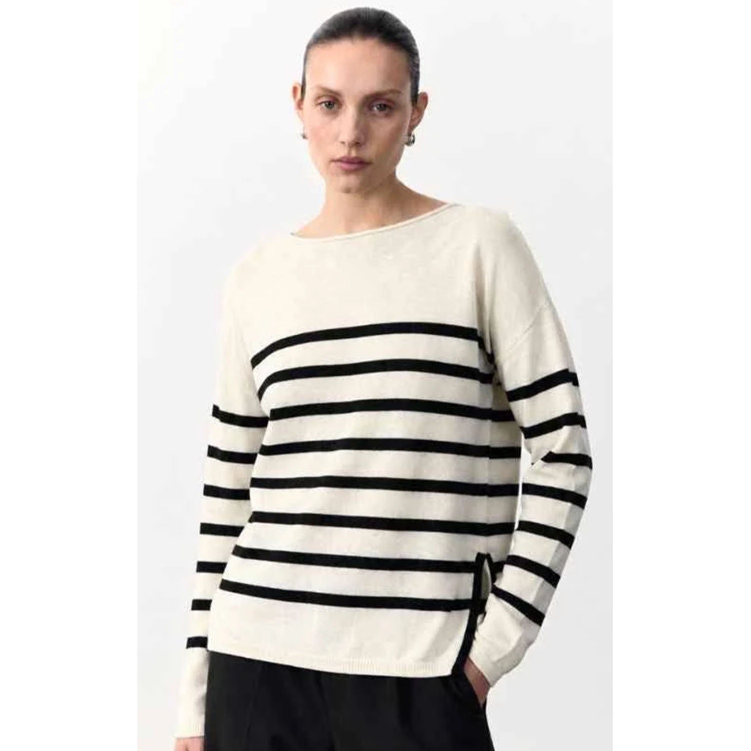 Top Bobbie - Milk & Black
