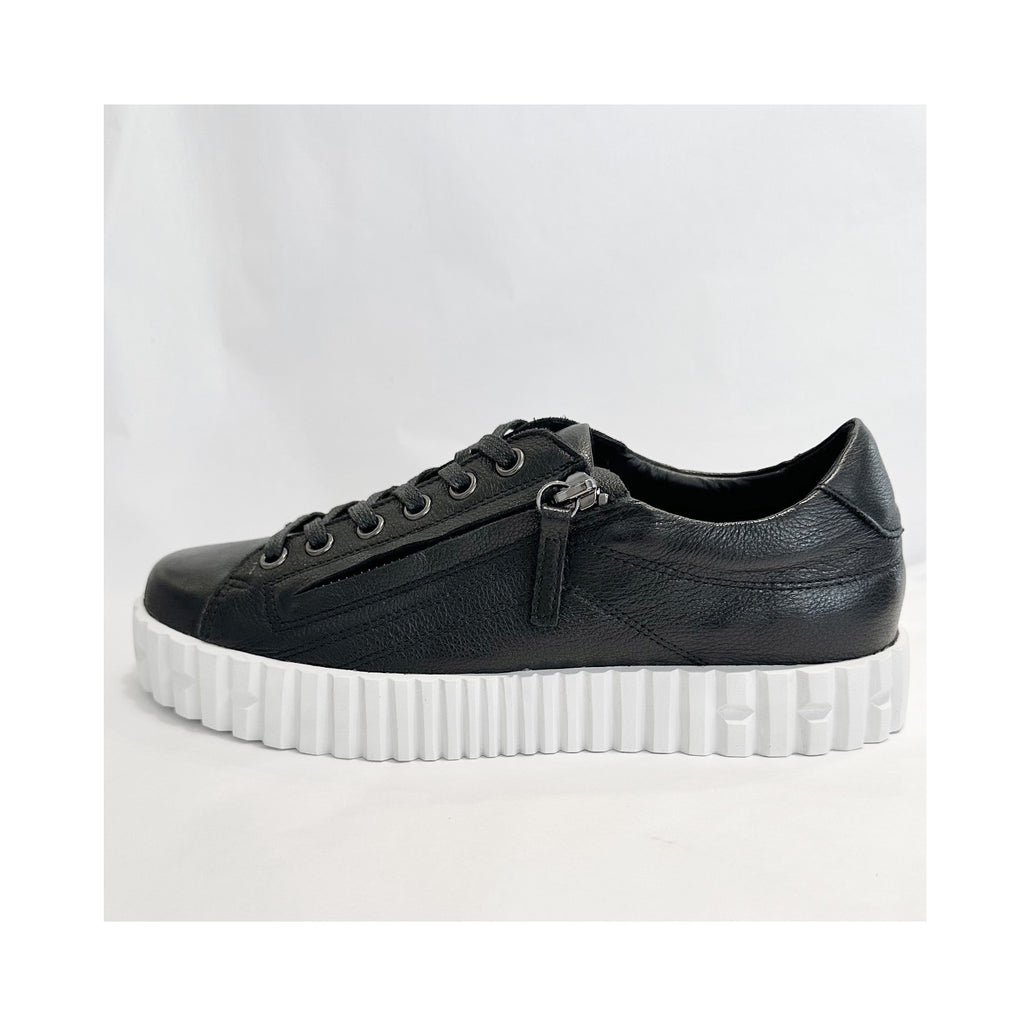 Shoe Oetha - Black & White