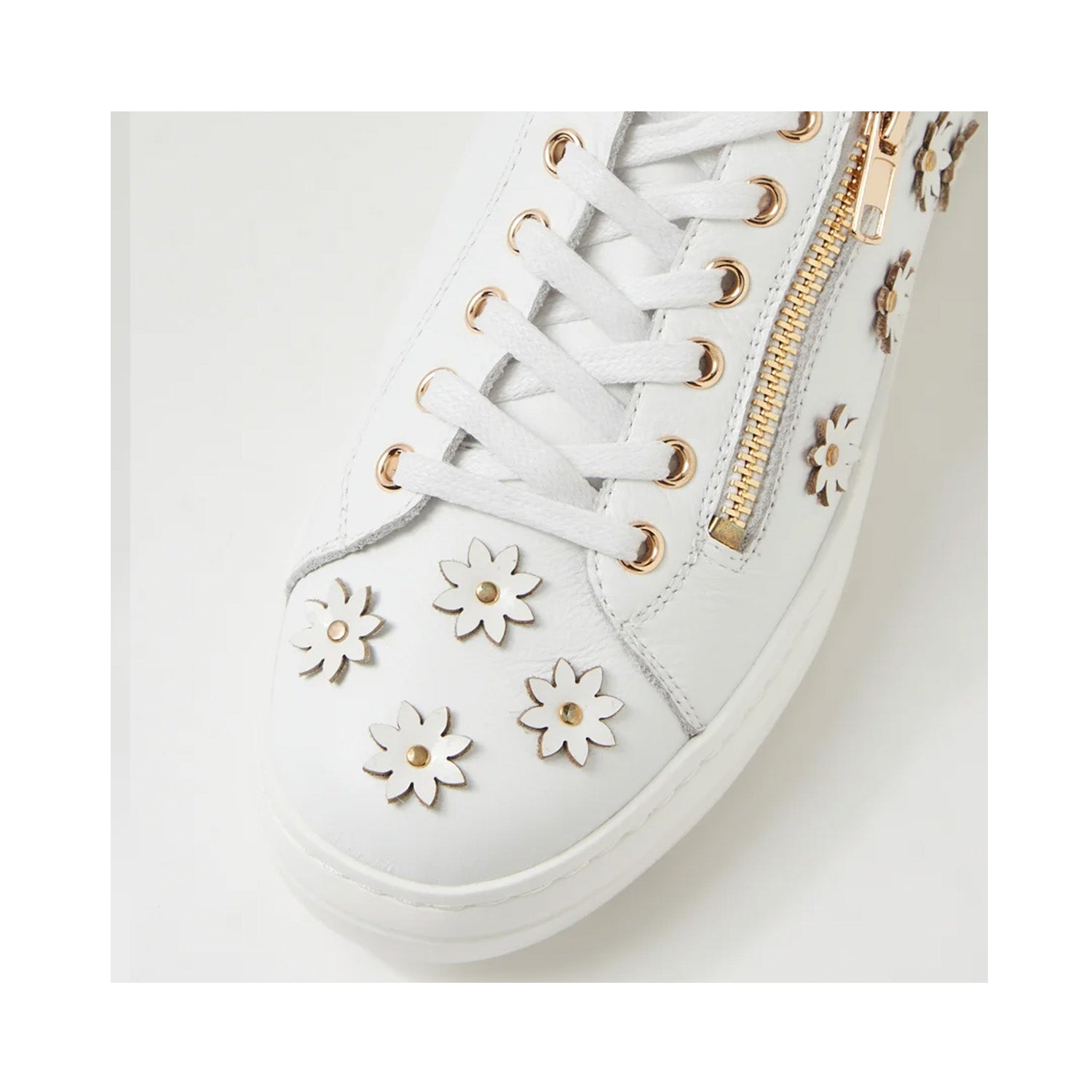 Shoe Wyntendo - White