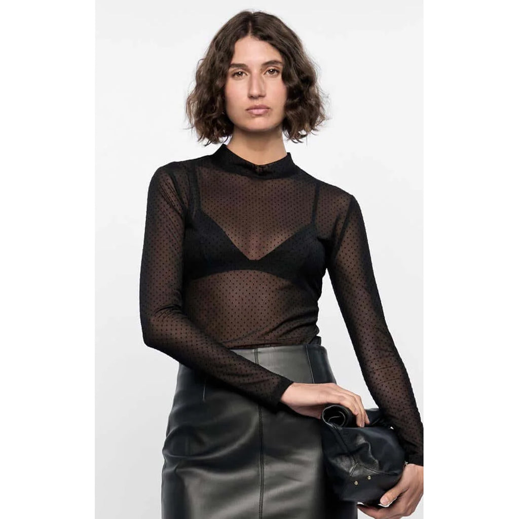 Top Lyric Sleeveless Top Black