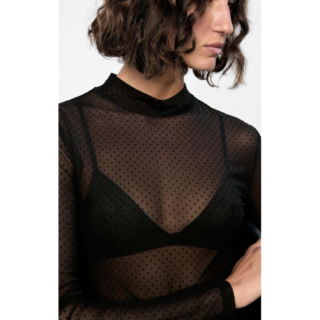 Top Lyric Sleeveless Top Black