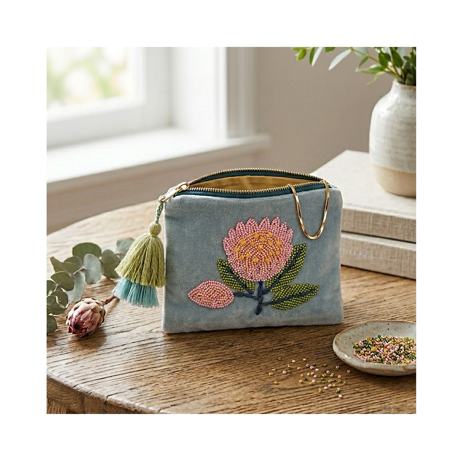 Pouch Protea Embroided Velvet 16x13cm Blue
