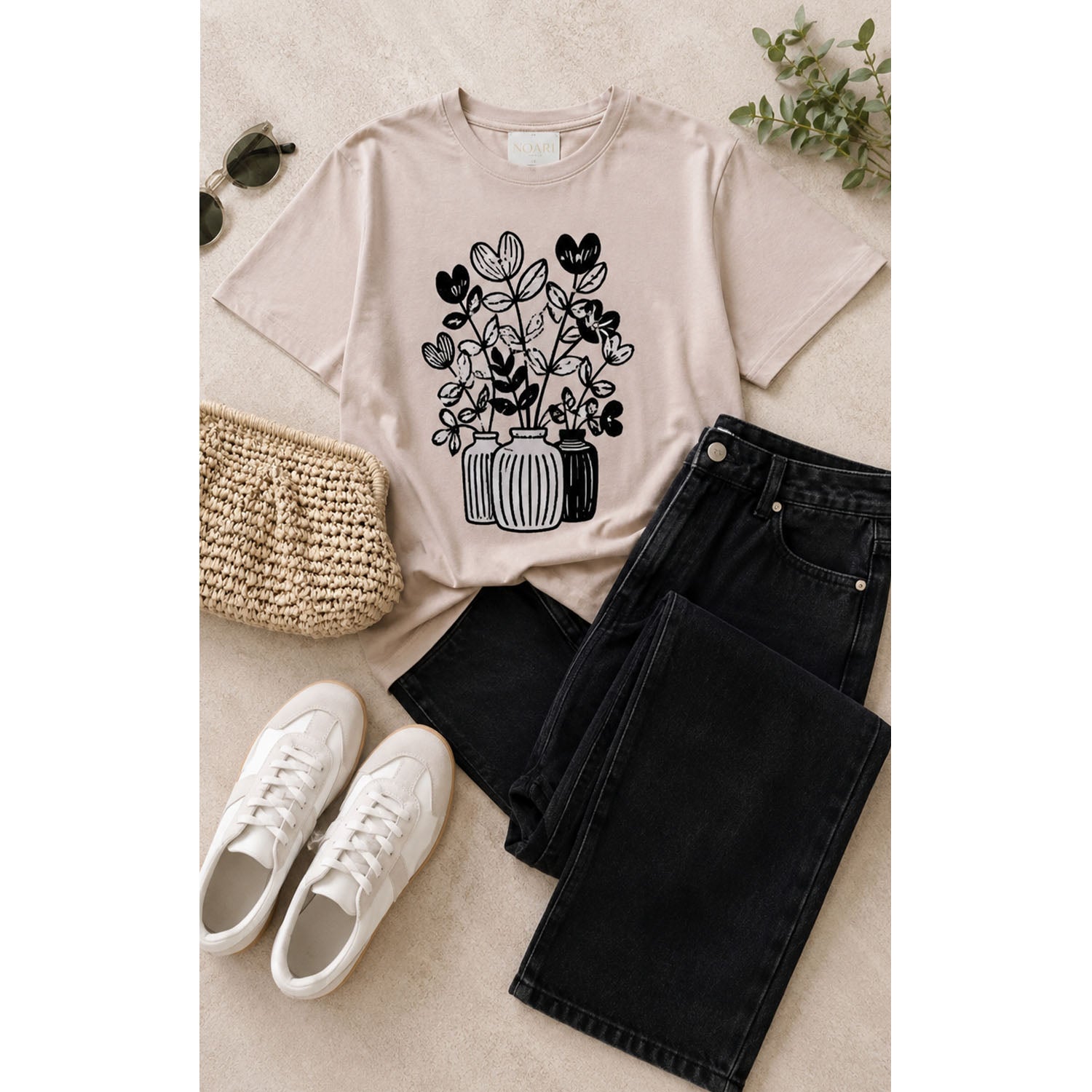 TShirt Taupe - Vase B&W